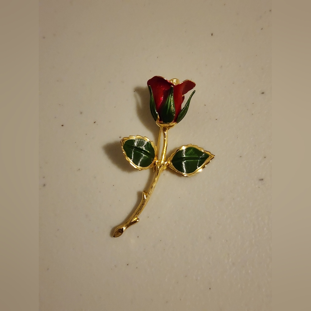 Goldtone rose brooch